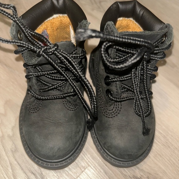 Timberland Black High-Top Boots with Sturdy Sole - Picture 2 of 7